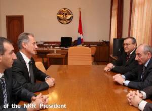 Бако Саакян принял Роберта Эммияна