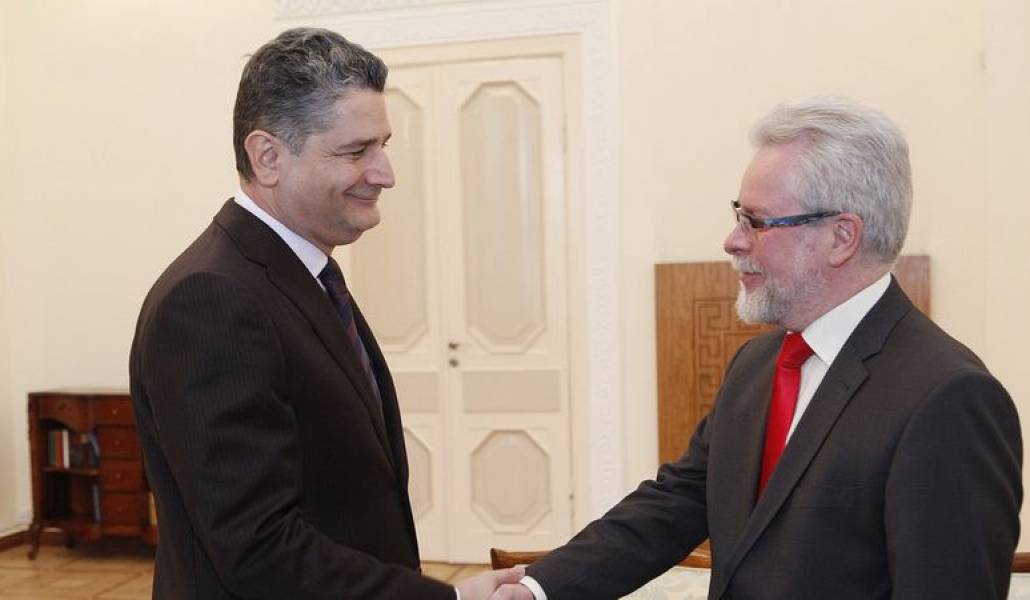 8f0139b37932c81ac87fb5fc07cc80d3