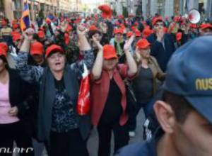 Акция отложена во избежание столкновения