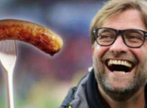 Генриха Мхитаряна поощрили сосиской