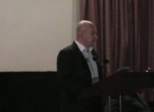 Разрушают идею семьи?