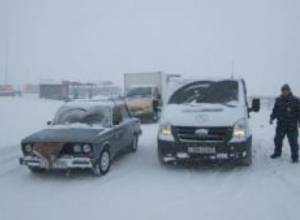 100 автомобилей остались в пробке