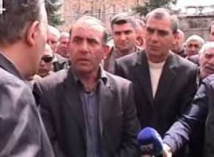 Բեգլարյանը հանդիպեց տաքսու վարորդներին