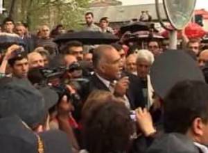 Մահակներով ոստիկանները փակել էին ճանապարհը