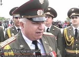 Ծառայությունն անցնում  է երգելով