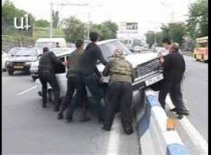 Մեքենան հայտնվել էր արգելապատնեշի վրա