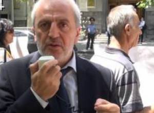 Արամ Մանուկյանը` Դատախազության դիմաց