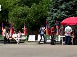 Հացադուլը շարունակվում է