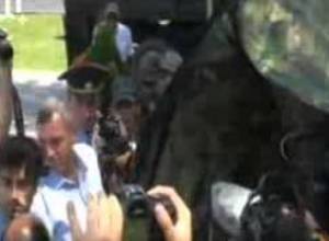 Քաղաքապետարանի դիմաց փորձում էին վրան տեղադրել