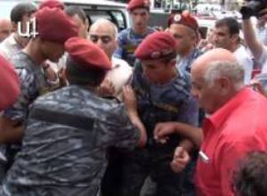 Տիգրան Խզմալյանին բերման ենթարկեցին