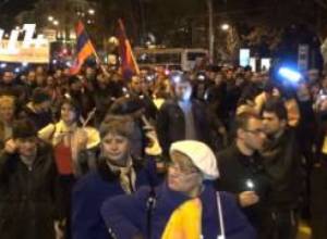 «Դեմ եմ» լուսավորման երթ. «Մենք ենք տերը մեր փողերի»