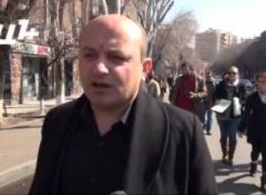 Երթ Մյասնիկյանի արձանի մոտից