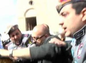 Ոստիկանները բերման ենթարկեցին