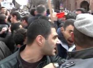 Ինքնահրկիզման փորձ, ճանապարհի փակում, երթ դեպի ոստիկանություն