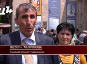 Ազատամարտիկները ժողովը անցկացրին հենց ՀՀԿ գրասենյակի դիմաց