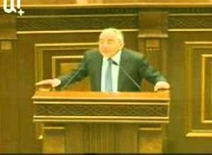 «Գործարար պատգամավորները թողել են իրենց գործը, եկել ձերն են անում, մի հատ էլ մունաթ եք գալիս»