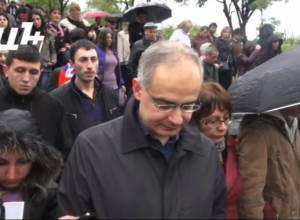 Րաֆֆի Հովհաննիսյանը այսօր առերեսվում է հանգուցյալ հարազատներին