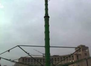 Երևանում տեղադրվում է գլխավոր տոնածառը