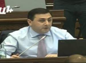 Սրեր ճոճել գործա անելու փոխարեն, անընդունելի է. Ֆարմանյան