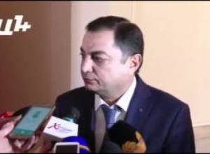 Վահրամ Բաղդասարյանը պատասխանում է լրագրողների հարցերին