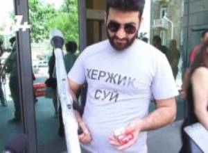 Երևանի փողոցներով՝ ռուսական ՌՊԳ-5 զենքը ձեռքին. սպասվում են տանկեր