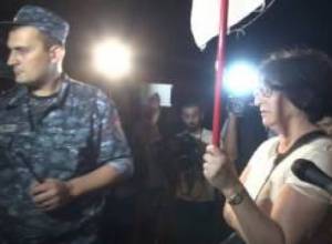 Ոստիկանները՝ լրագրողներին. Հետ գնացեք