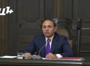 Հովիկ Աբրահամյանը հրաժարական տվեց