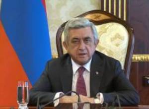 Սերժ Սարգսյանը ներկայացնում է Արմեն Գևորգյանին և Վիգեն Սարգսյանին