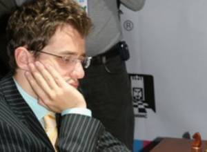 Aronian beats Mamedyarov