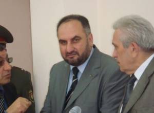 Defendant wanted to present the pole to the prosecutor