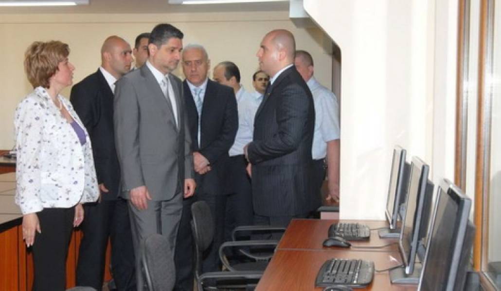 71ee37af654bdc04cbbe9095de9a2fe0