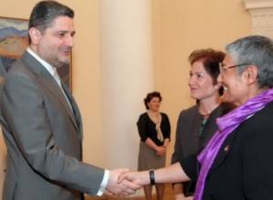 U.S. Ambassador and the government