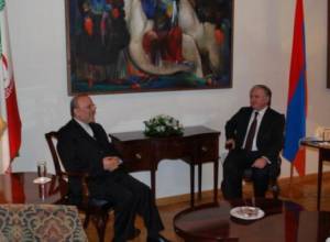 Armenian and Iranian FMs discuss issues of bilateral interest