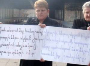 Protest action in front of presidential residence