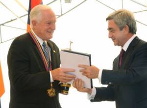 President Sargsyan awards “Intel”