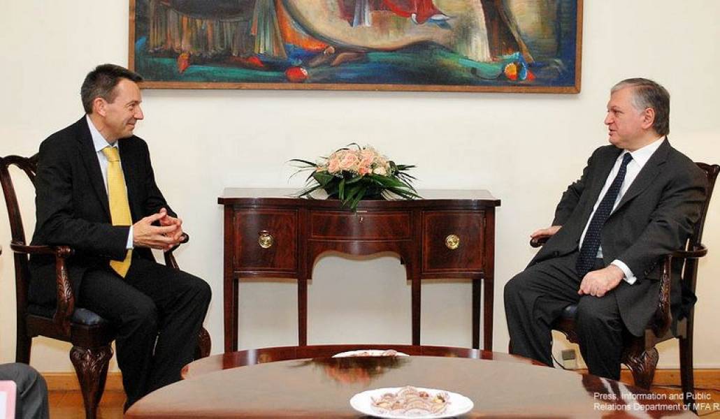 52b1c95127ce0e3ee7611563da5b673b