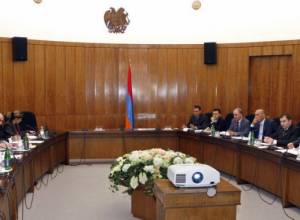 Armenian economy is reviving slowly