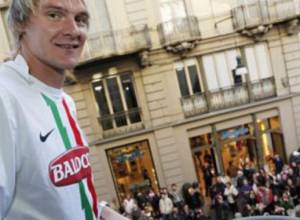 4 hours giving autographs