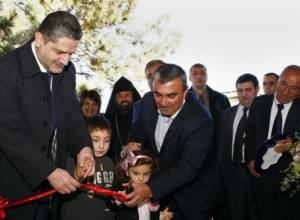 Armenian PM attends opening of kindergarten
