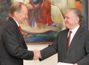 Swiss Ambassador hands over his credentials