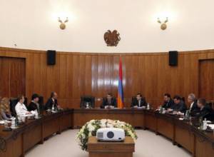 Armenian Premier presents process of reforms to Americans