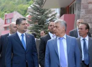 PM participates in resort opening