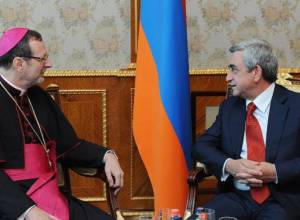 Serzh Sargsyan meets Vatican’s outgoing diplomat