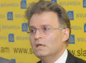“Armenians don’t worship traditions, but dead bodies”