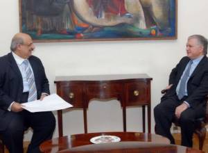 Minister Nalbandian receives Egyptian Ambassador