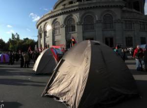 Police call on removing tents