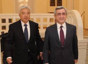 Serzh Sargsyan visits Chinese Embassy