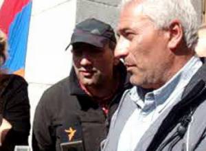 People continue to get to Yerevan on foot