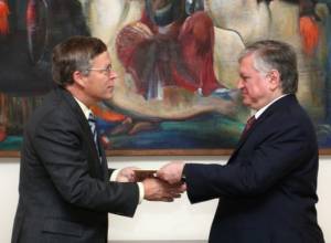 New U.S. Ambassador Presents Credentials