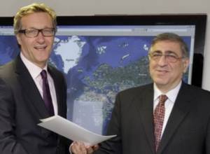 Kirakossian hands Nalbandyan’s letter